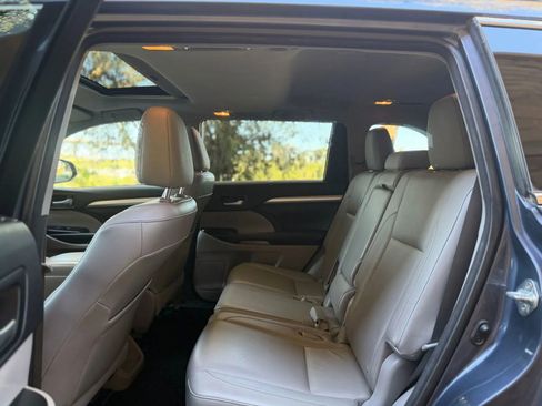 Used 2016 Toyota Highlander XLE image 25