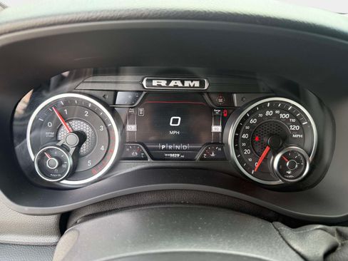 Used 2025 RAM 2500 Big Horn AWD/4WD image 12