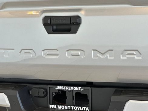 Used 2025 Toyota Tacoma TRD Sport w/ TRD Sport Upgrade Package AWD/4WD image 8