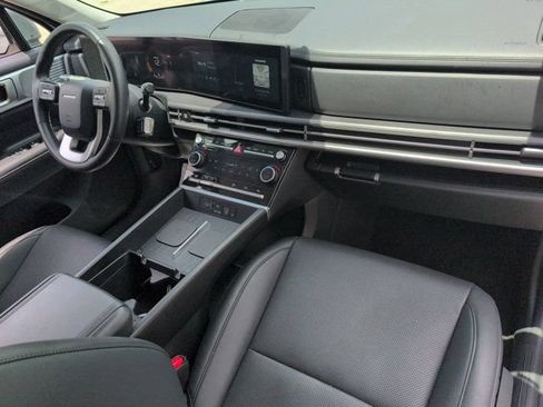 Used 2025 Hyundai Santa Fe SEL FWD image 31