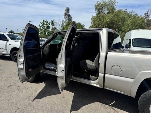 Used 2004 Chevrolet Silverado 2500 LS RWD image 9