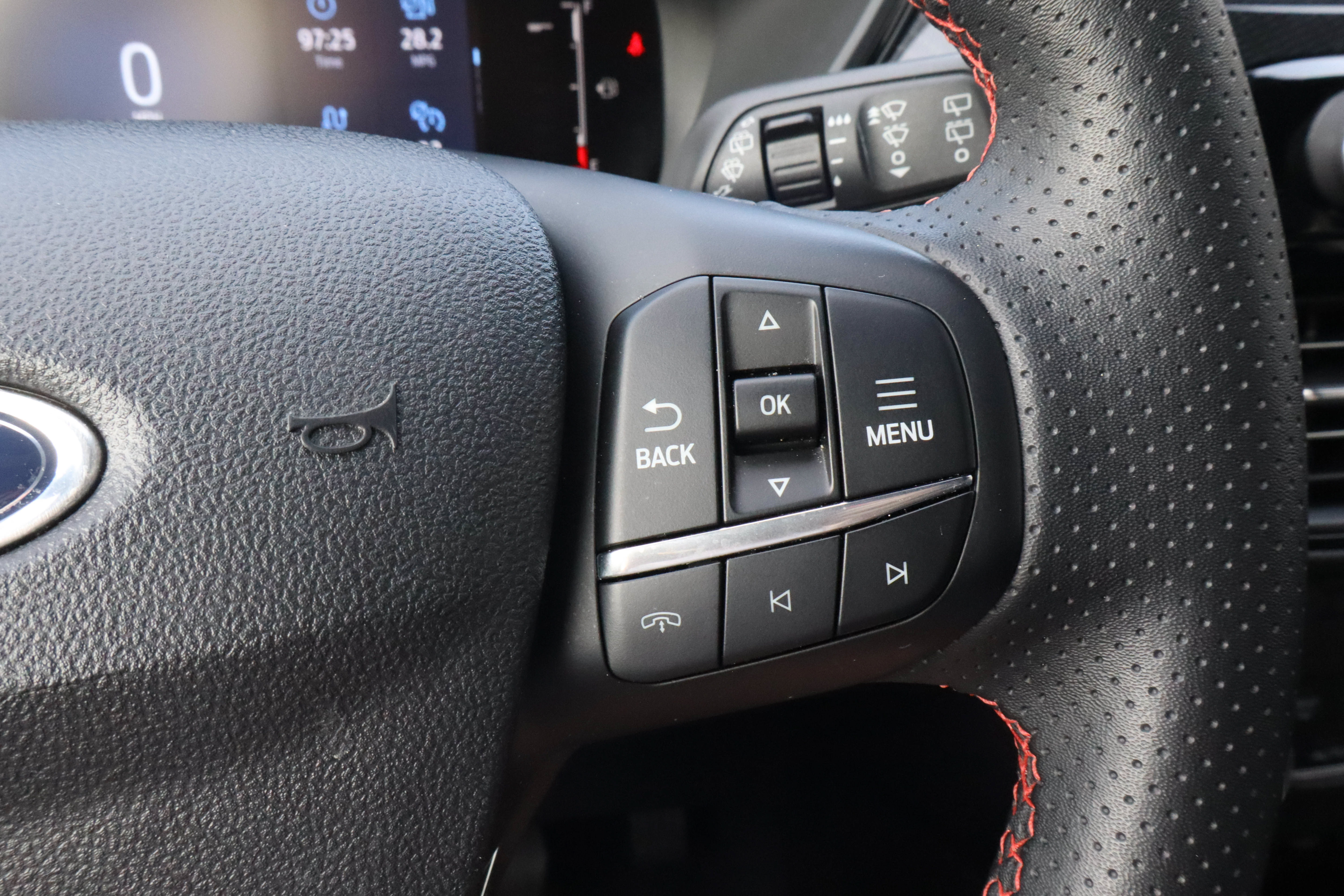 Used 2025 Ford Escape ST-Line FWD image 25