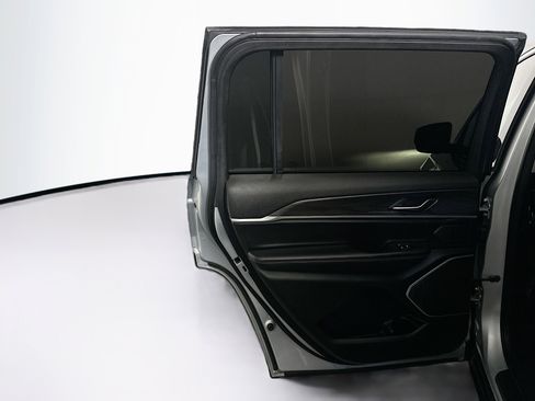 Used 2021 Jeep Grand Cherokee L Limited image 28