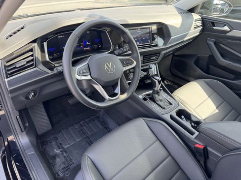 Used 2024 Volkswagen Jetta SE FWD image 17