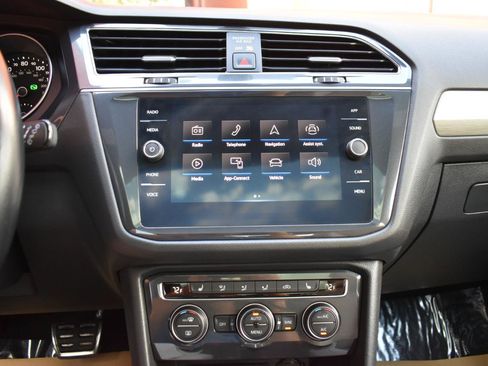Used 2021 Volkswagen Tiguan SE R-Line AWD/4WD image 26