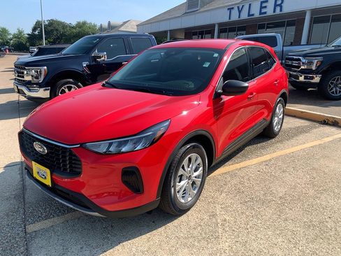 Used 2024 Ford Escape Active image 2