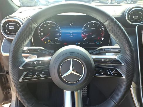 Used 2024 Mercedes-Benz GLC 300 4MATIC image 19