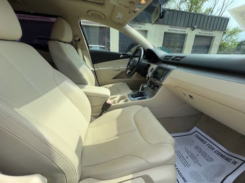 Used 2010 Volkswagen Passat Komfort FWD image 13
