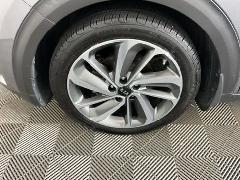 Used 2017 Kia Niro Touring w/ Advanced Technology Package FWD image 30