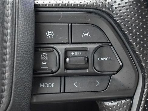 Used 2025 Toyota Tacoma SR5 AWD/4WD image 8