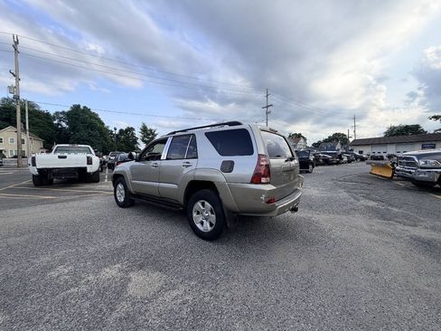 Used 2004 Toyota 4Runner SR5 AWD/4WD image 30