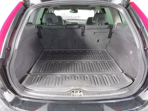 Used 2017 Volvo XC60 T6 Dynamic w/ Preferred Option Package image 25