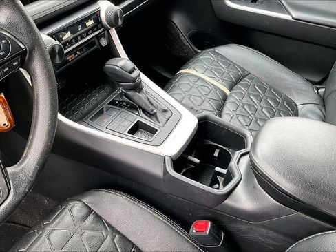 Used 2022 Toyota RAV4 LE image 17