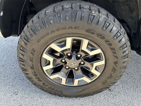 Used 2022 Toyota Tacoma TRD Off-Road image 35