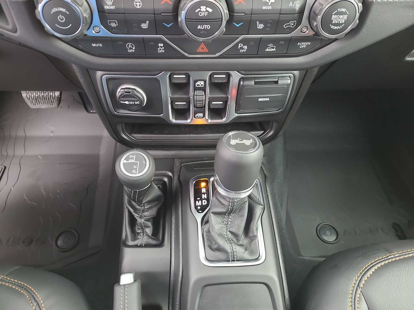 New 2026 Jeep Wrangler Unlimited Sahara AWD/4WD image 25