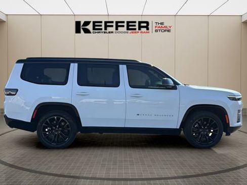 New 2026 Jeep Grand Wagoneer Summit image 6