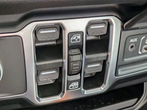 New 2025 Jeep Gladiator Sport image 20