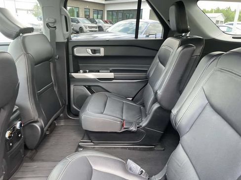 Used 2022 Ford Explorer Limited w/ Equipment Group 301A AWD/4WD image 12