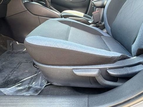 Used 2023 Nissan Versa SV FWD image 16