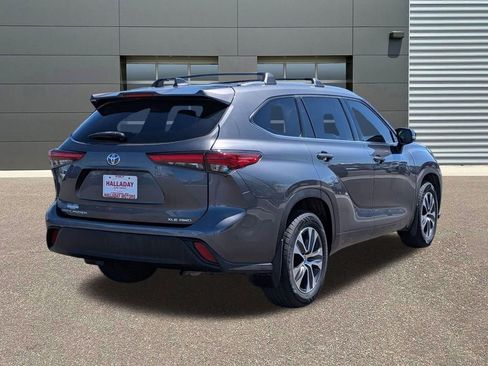 Used 2020 Toyota Highlander XLE AWD/4WD image 5