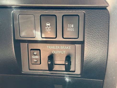 Used 2019 Toyota Tundra SR5 w/ SR5 Upgrade Package AWD/4WD image 30