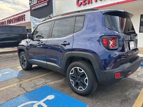 Used 2017 Jeep Renegade Trailhawk w/ Premium Trailhawk Package AWD/4WD image 3
