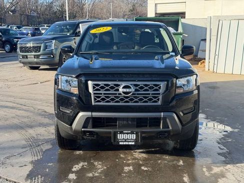 Used 2022 Nissan Frontier SV image 2