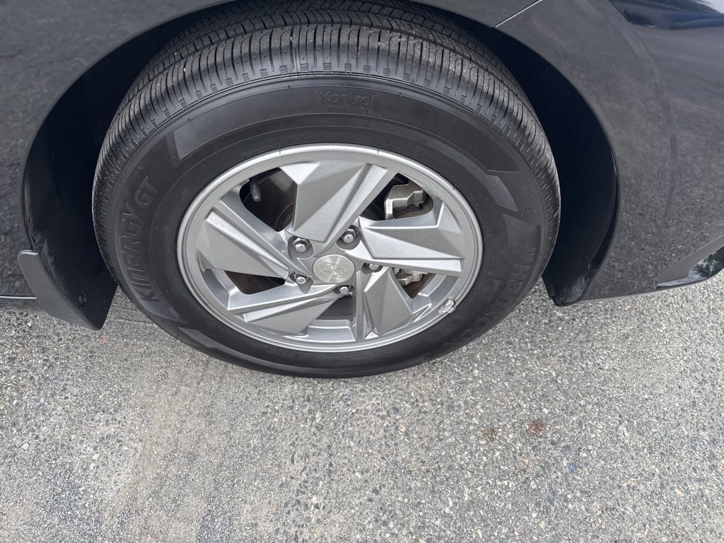 Certified 2026 Hyundai Elantra SE FWD image 38