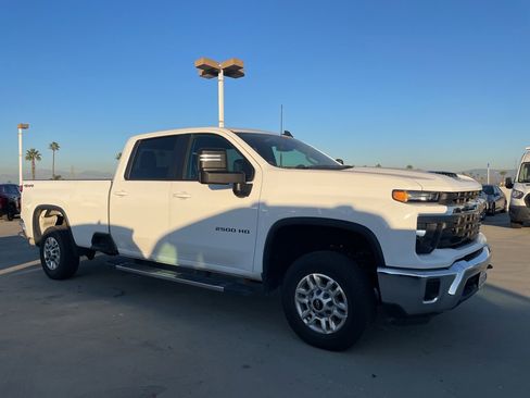 Used 2024 Chevrolet Silverado 2500 LT image 1