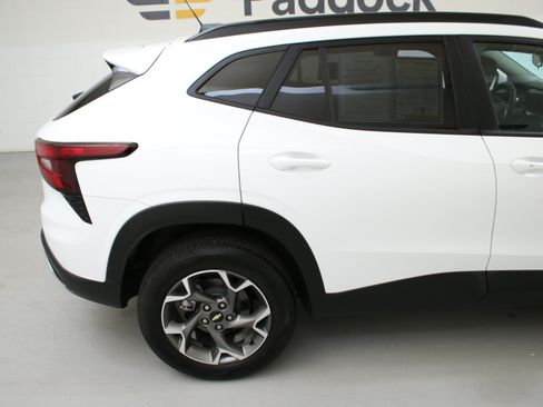 Certified 2025 Chevrolet Trax LT w/ Driver Confidence Package FWD image 10
