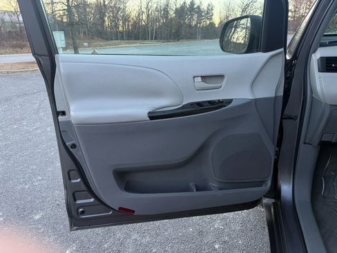 Used 2011 Toyota Sienna LE image 16