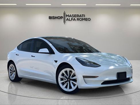 Used 2023 Tesla Model 3 Standard Range image 1