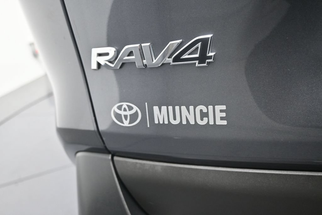 Used 2021 Toyota RAV4 XLE AWD/4WD image 27