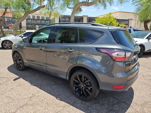 Used 2017 Ford Escape SE w/ SE Sport Appearance Package FWD image 17