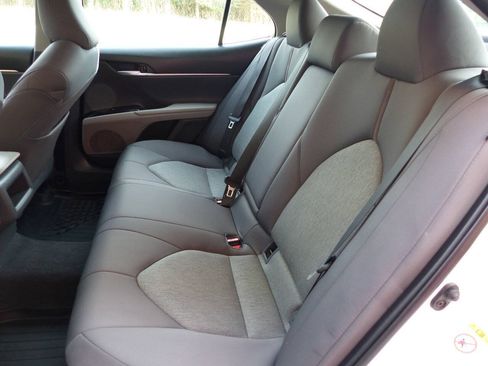 Used 2018 Toyota Camry LE FWD image 27