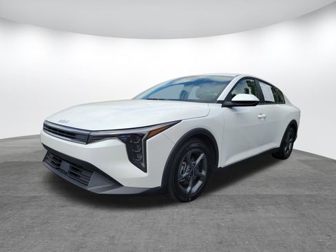 Used 2025 Kia K4 LXS image 21