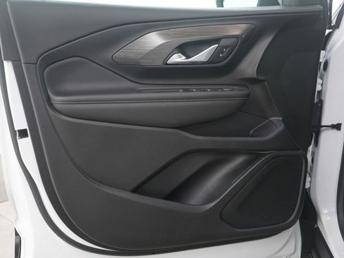 Used 2022 GMC Terrain SLE w/ Driver Convenience Package image 19