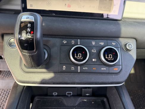 Used 2024 Land Rover Defender 110 X-Dynamic SE AWD/4WD image 14