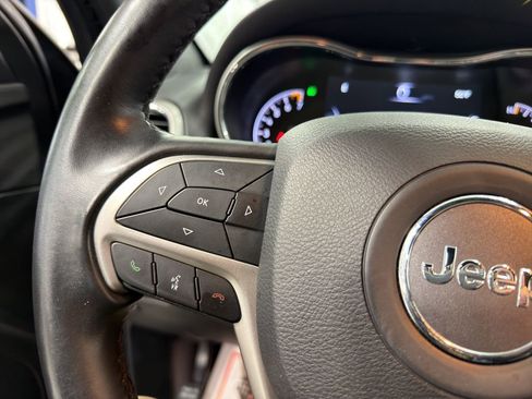 Used 2021 Jeep Grand Cherokee Laredo image 26