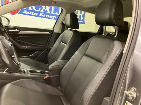 Used 2019 Volkswagen Jetta SE FWD image 19