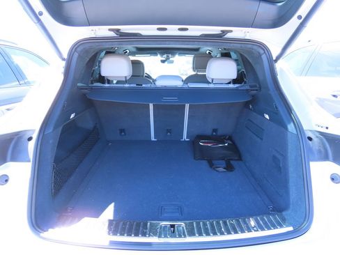 Used 2022 Porsche Cayenne AWD/4WD image 13