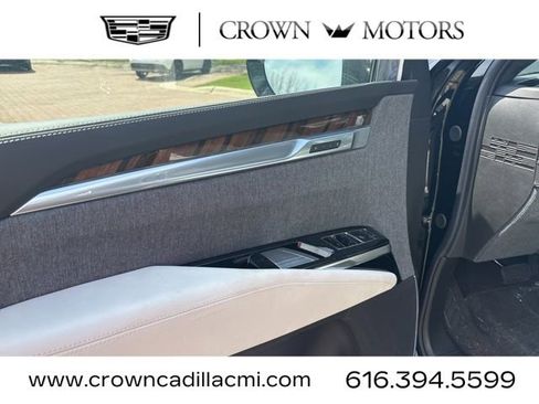 New 2026 Cadillac Escalade ESV Platinum Sport w/ LPO, ONYX Package AWD/4WD image 10