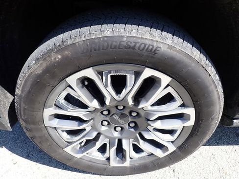 Used 2023 GMC Yukon Denali Ultimate image 9