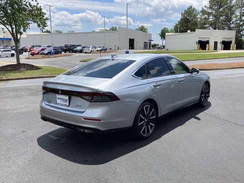Used 2025 Honda Accord Touring image 11