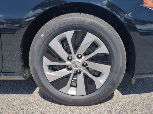 Certified 2025 Nissan Altima 2.5 S FWD image 11