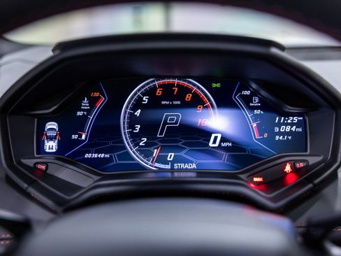 Used 2022 Lamborghini Huracan EVO RWD image 39