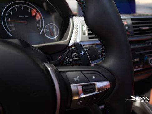 Used 2018 BMW M4 Convertible image 34