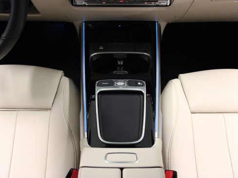 Certified 2025 Mercedes-Benz GLB 250 4MATIC image 16