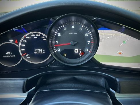 Used 2019 Porsche Panamera 4 image 29