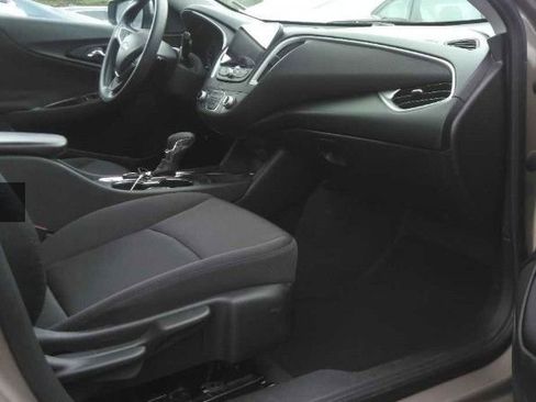 Used 2024 Chevrolet Malibu LT FWD image 3